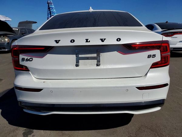 2024 VOLVO S60 Plus Black Edition