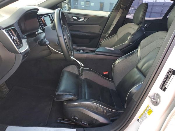 2024 VOLVO S60 Plus Black Edition