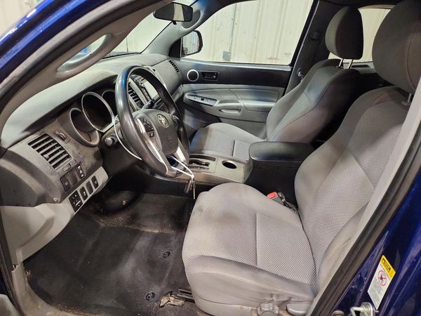 2015 TOYOTA TACOMA Delux Grade