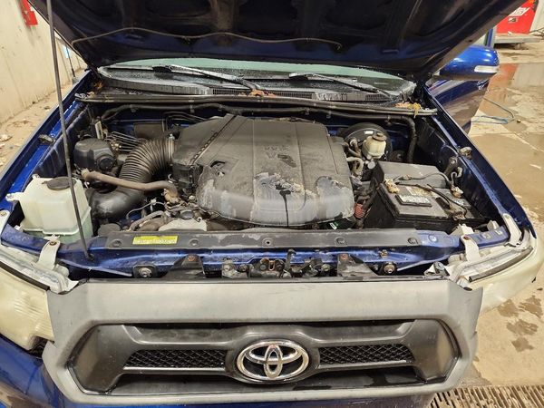 2015 TOYOTA TACOMA Delux Grade
