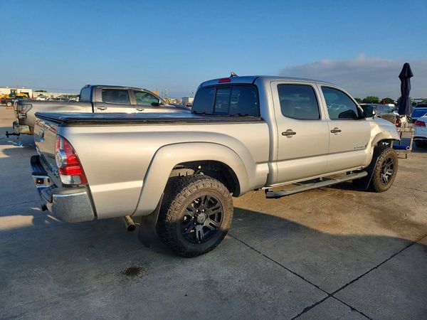 2015 TOYOTA TACOMA Delux Grade