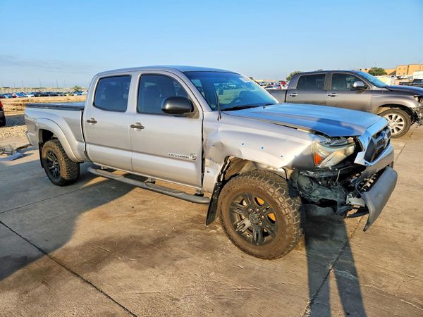 2015 TOYOTA TACOMA Delux Grade