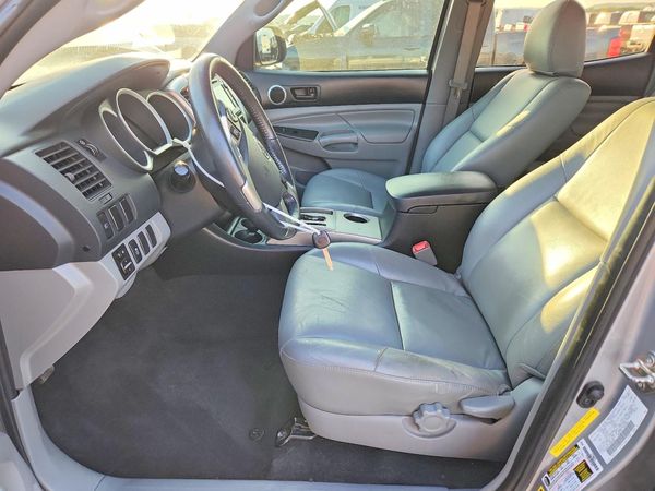2015 TOYOTA TACOMA Delux Grade