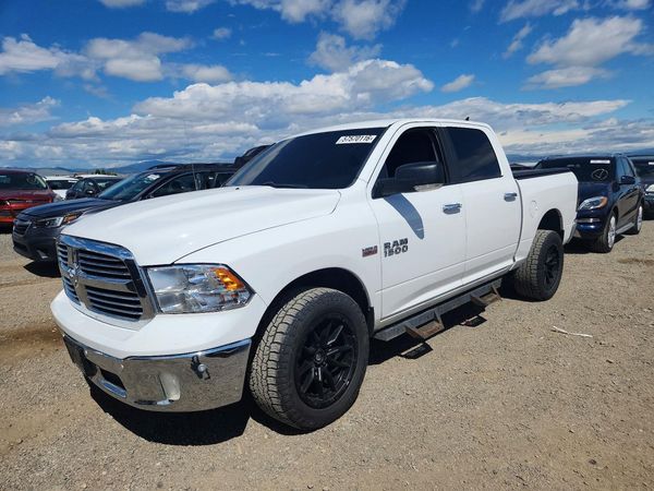 2015 RAM 1500 SLT CREW CAB 4X4