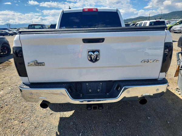 2015 RAM 1500 SLT CREW CAB 4X4