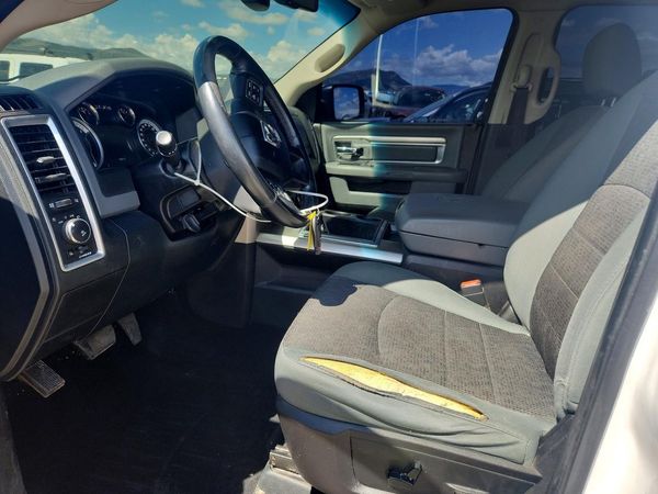2015 RAM 1500 SLT CREW CAB 4X4