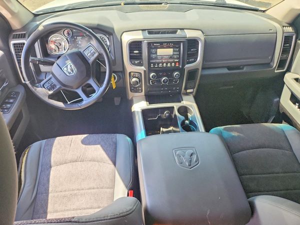 2015 RAM 1500 SLT CREW CAB 4X4