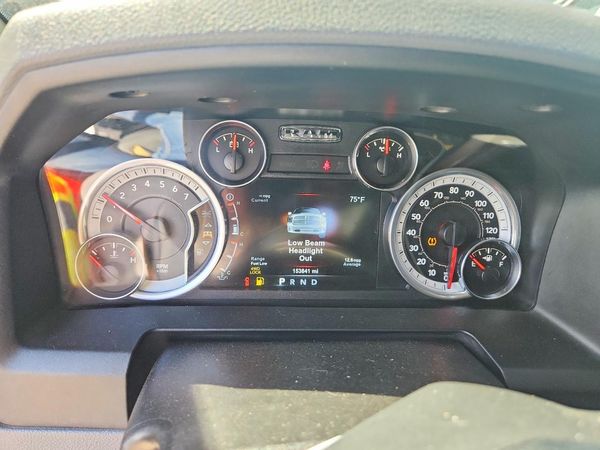2015 RAM 1500 SLT CREW CAB 4X4