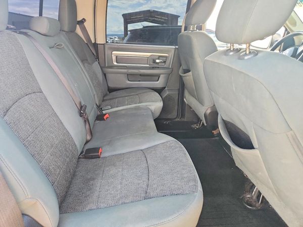 2015 RAM 1500 SLT CREW CAB 4X4