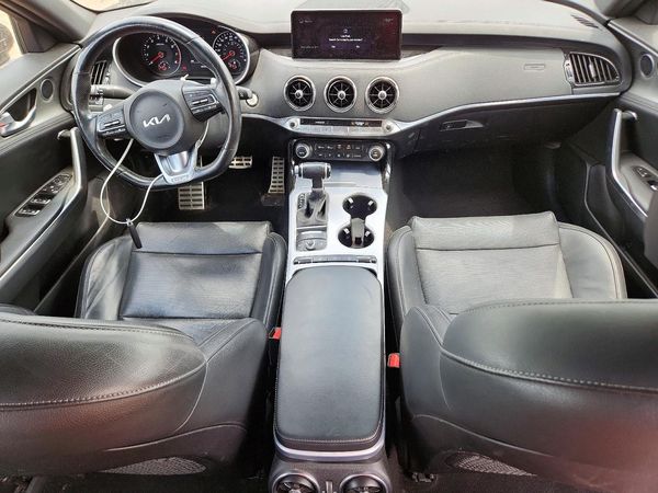 2022 KIA STINGER