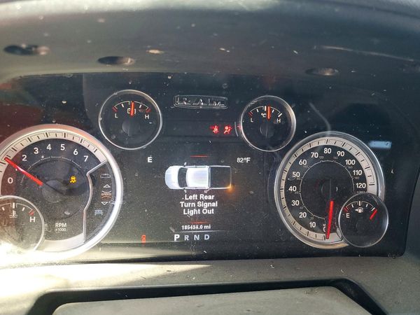 2014 RAM 1500 SLT CREW CAB 4X4