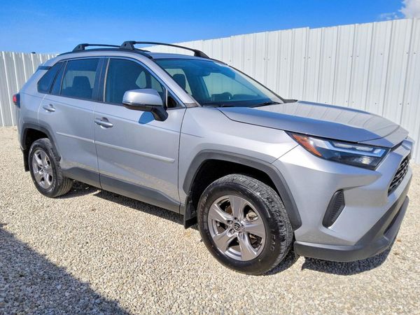 2023 TOYOTA RAV4 XLE — Passenger 3/4