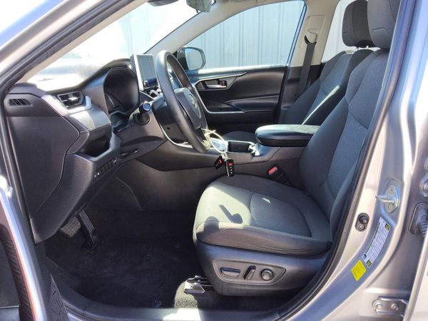 2023 TOYOTA RAV4 XLE — DENT