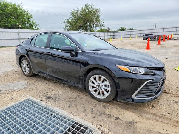 2021 TOYOTA CAMRY LE — Passenger 3/4