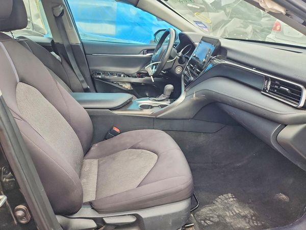2021 TOYOTA CAMRY LE — DENT