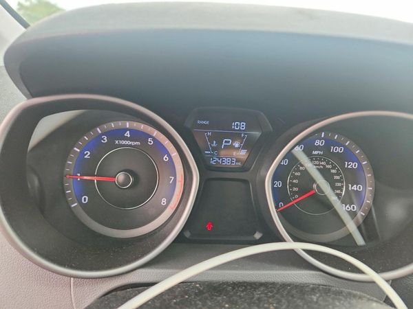 2014 HYUNDAI ELANTRA GLS (Middle)