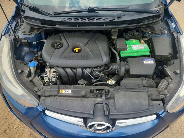2014 HYUNDAI ELANTRA GLS (Middle)