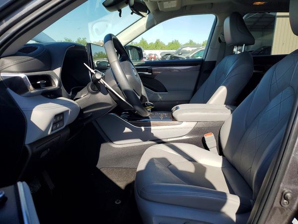 2024 TOYOTA HIGHLANDER HYBRID Platinum