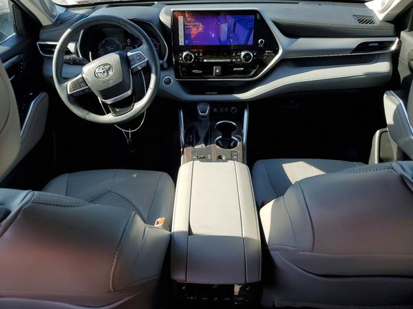 2024 TOYOTA HIGHLANDER HYBRID Platinum