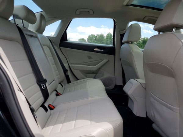 2023 VOLKSWAGEN JETTA SE w/ Sunroof