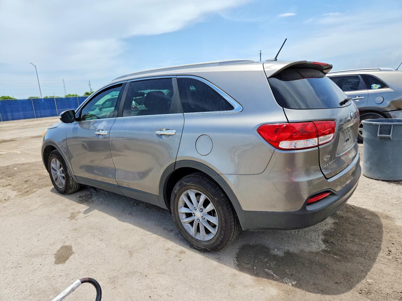 2016 KIA SORENTO L / LX