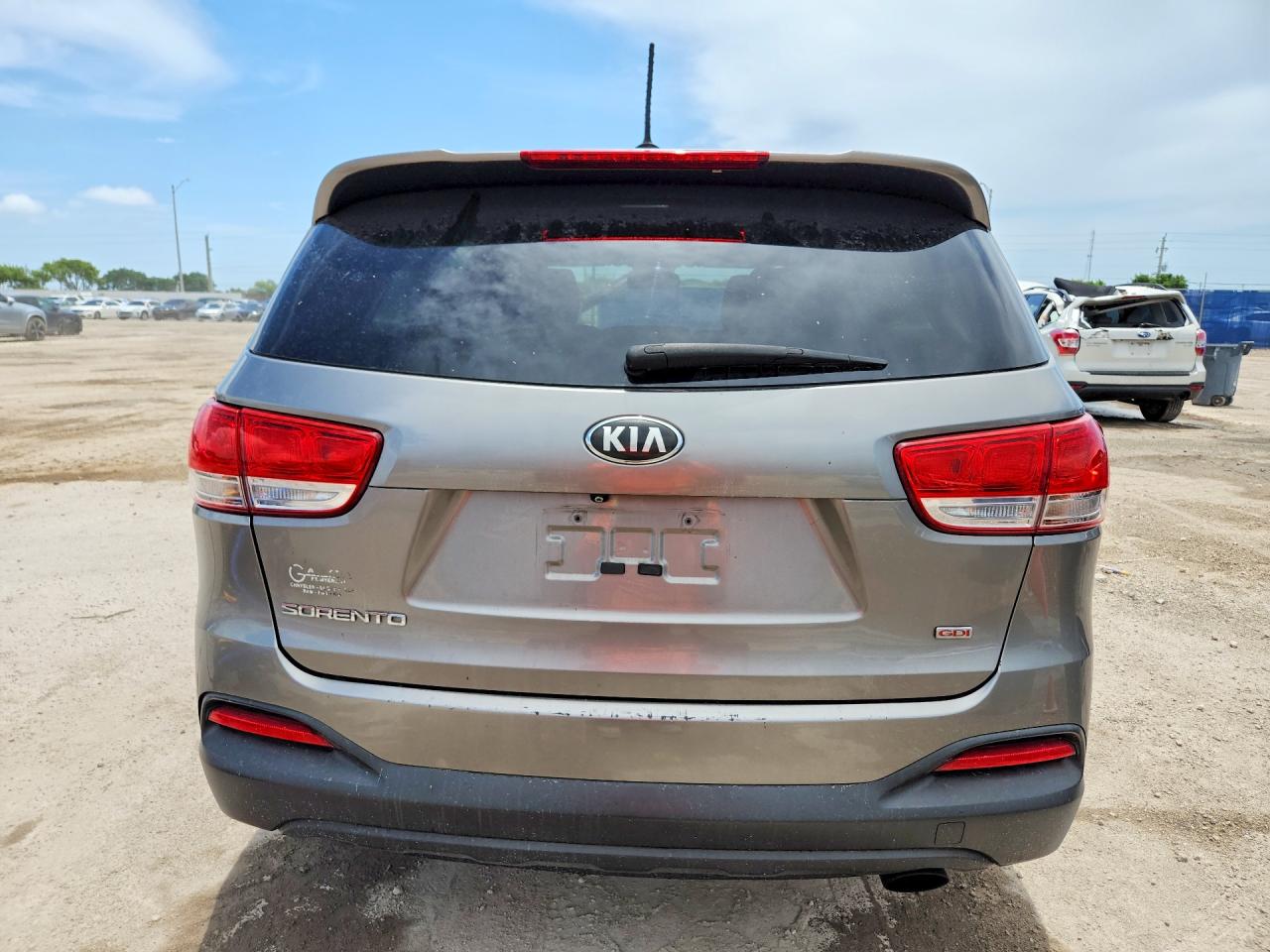 2016 KIA SORENTO L / LX