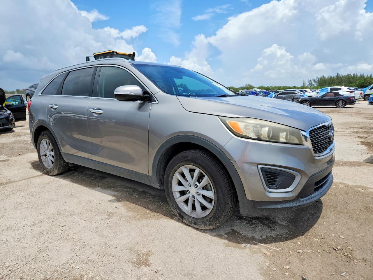 2016 KIA SORENTO L / LX