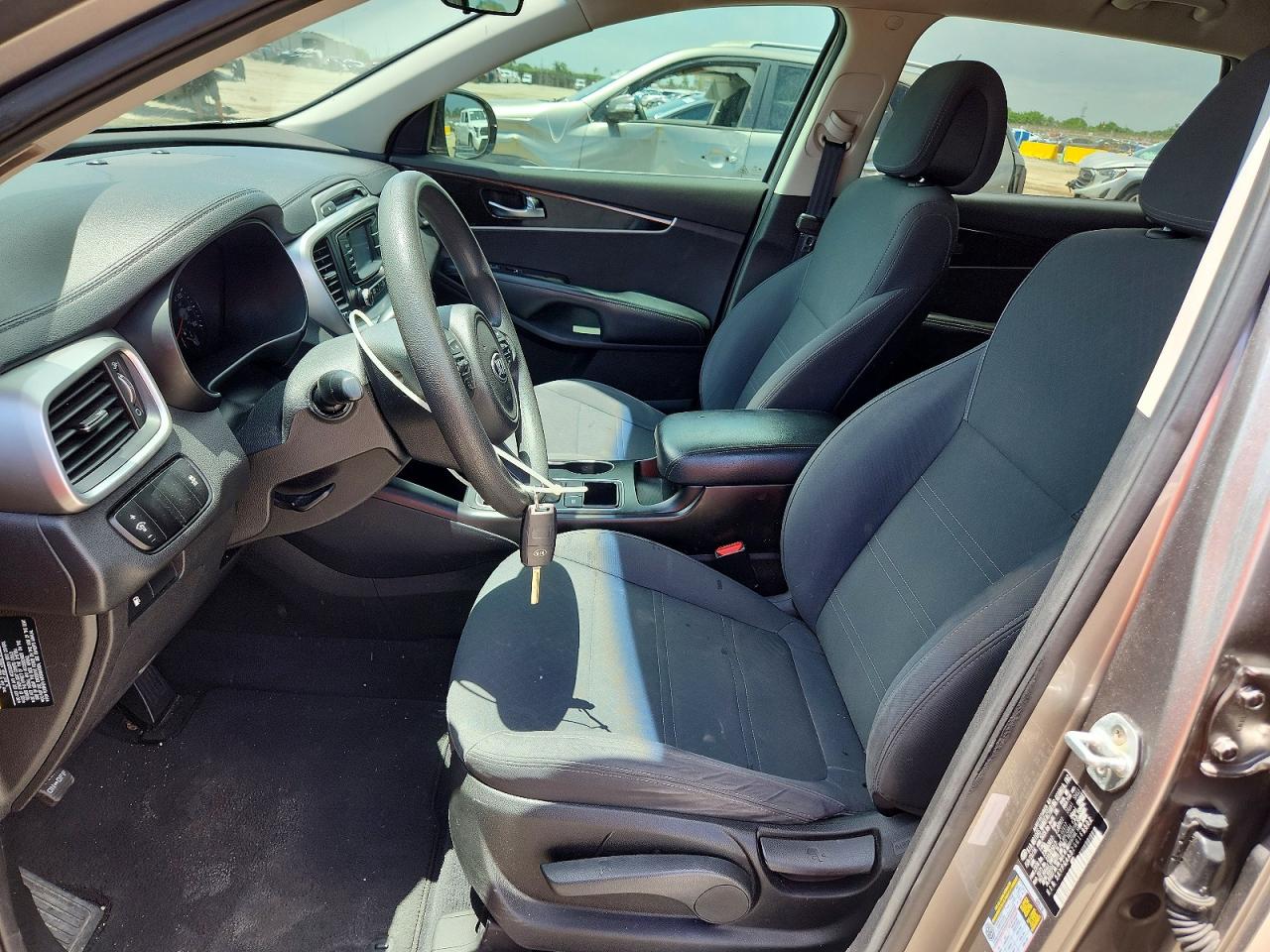 2016 KIA SORENTO L / LX