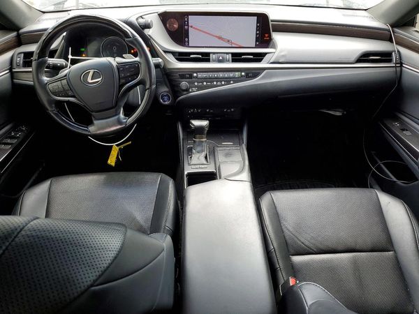 2019 LEXUS ES 300h