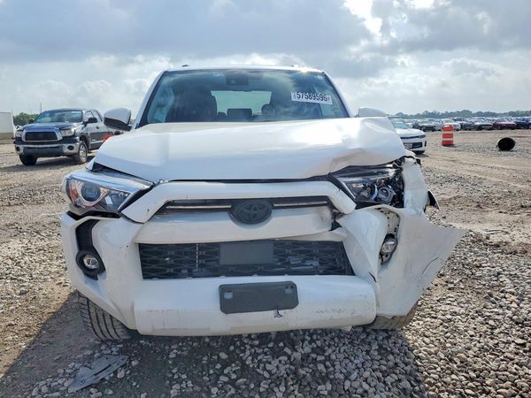 2023 TOYOTA 4RUNNER SR5