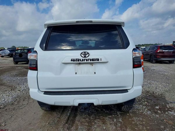 2023 TOYOTA 4RUNNER SR5
