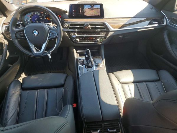2019 BMW 530