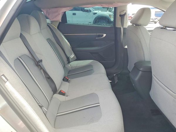 2022 HYUNDAI SONATA SE