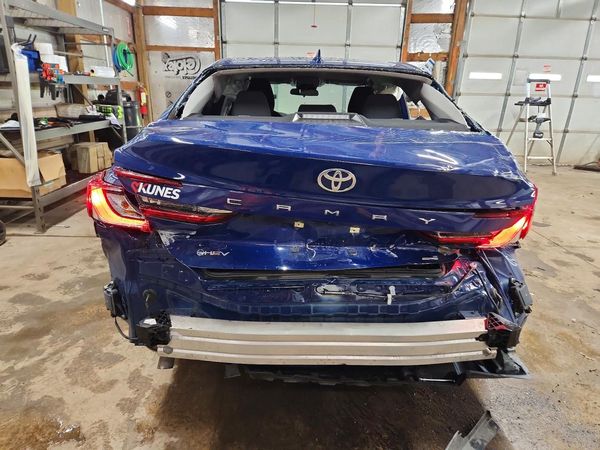 2025 TOYOTA CAMRY