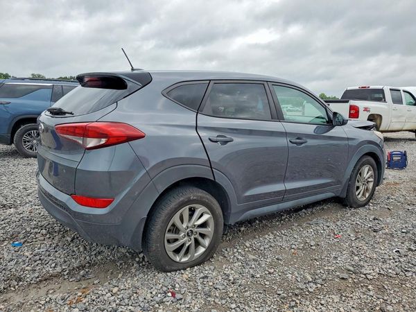 2017 HYUNDAI TUCSON SE (no options)