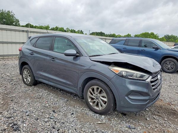 2017 HYUNDAI TUCSON SE (no options)