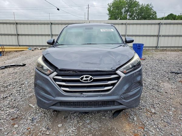 2017 HYUNDAI TUCSON SE (no options)