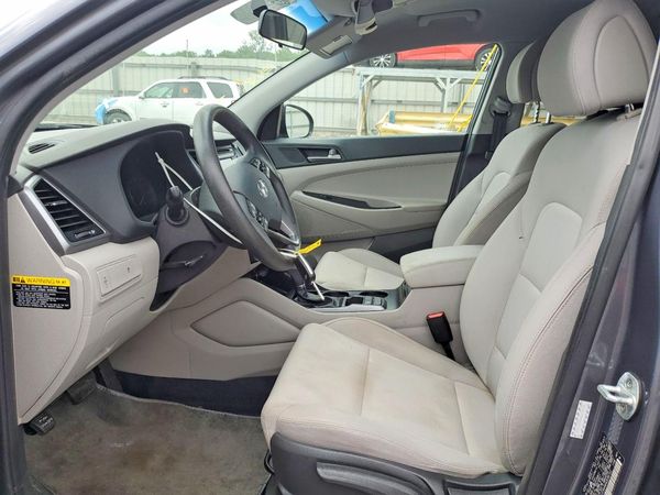 2017 HYUNDAI TUCSON SE (no options)