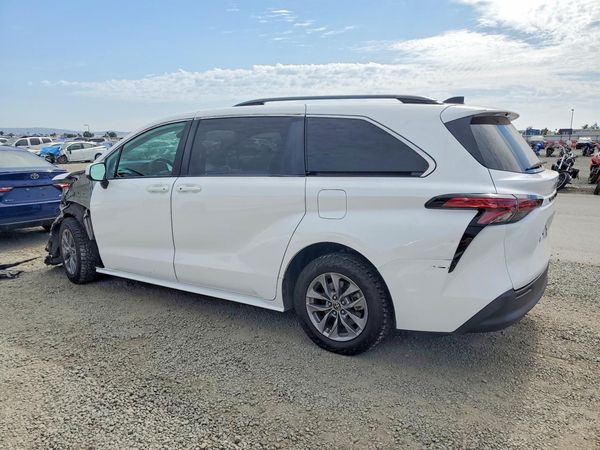 2022 TOYOTA SIENNA LE