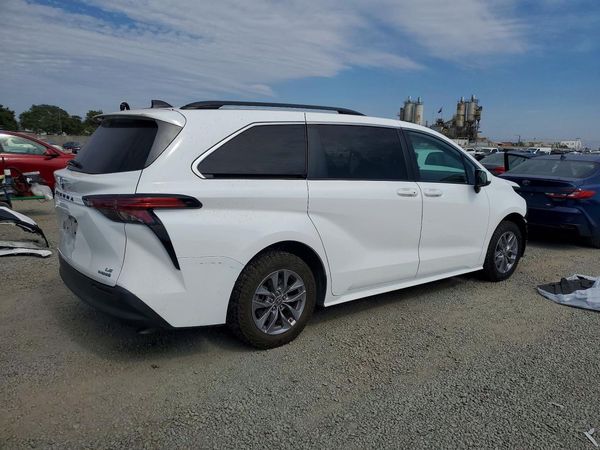 2022 TOYOTA SIENNA LE