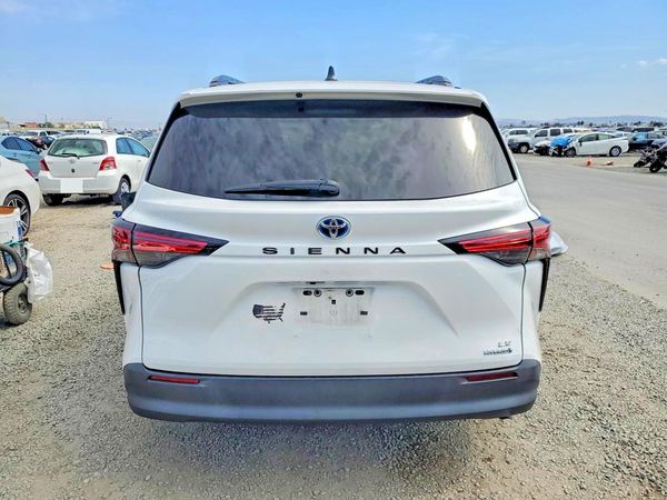 2022 TOYOTA SIENNA LE