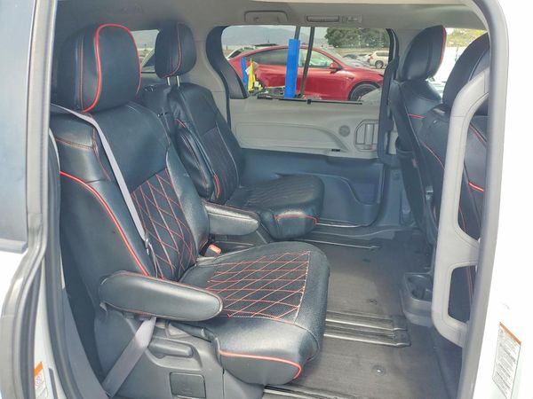 2022 TOYOTA SIENNA LE