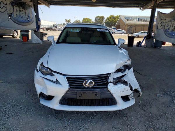 2016 LEXUS IS 200t