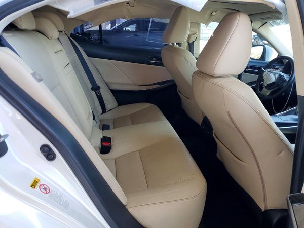 2016 LEXUS IS 200t