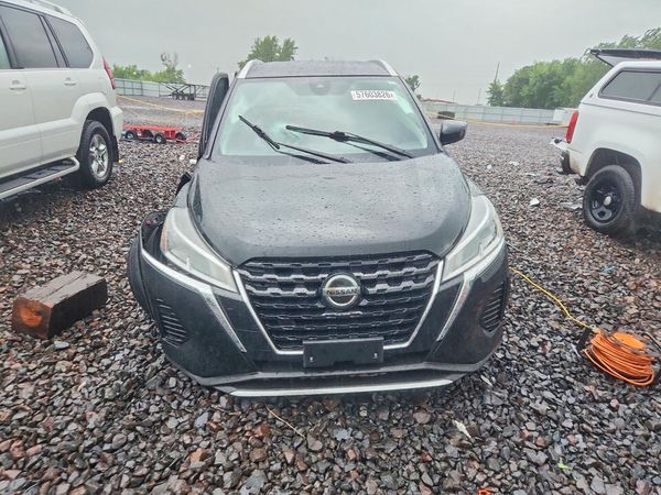 2021 NISSAN KICKS