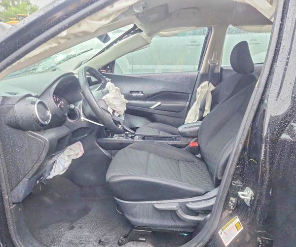 2021 NISSAN KICKS