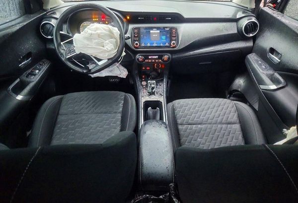2021 NISSAN KICKS