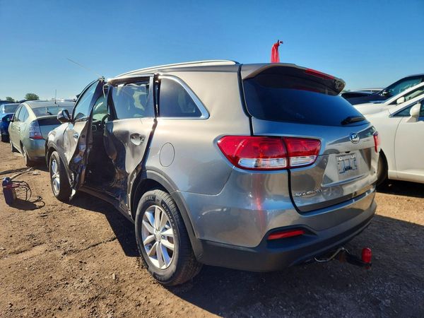2016 KIA SORENTO L / LX