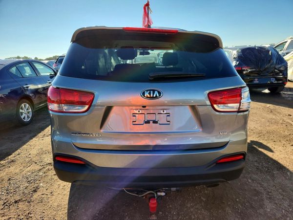 2016 KIA SORENTO L / LX