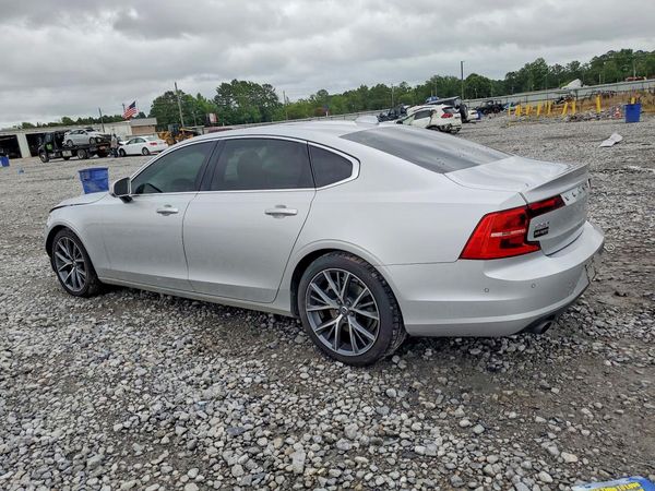 2018 VOLVO S90 Momentum — DSRA